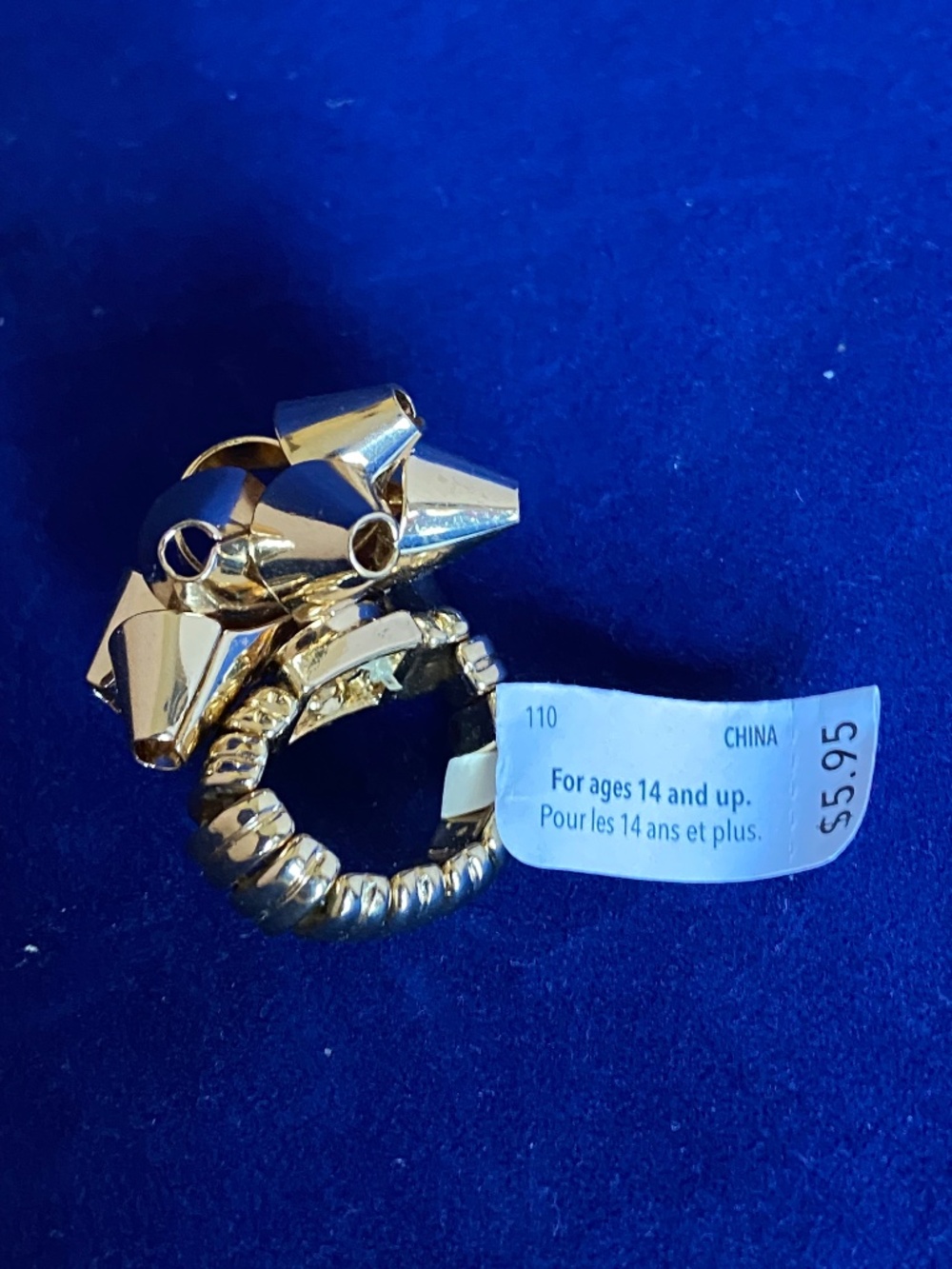 Pier 1 Gold Present Bow Ring NWT -RARE - Picture 2 of 4